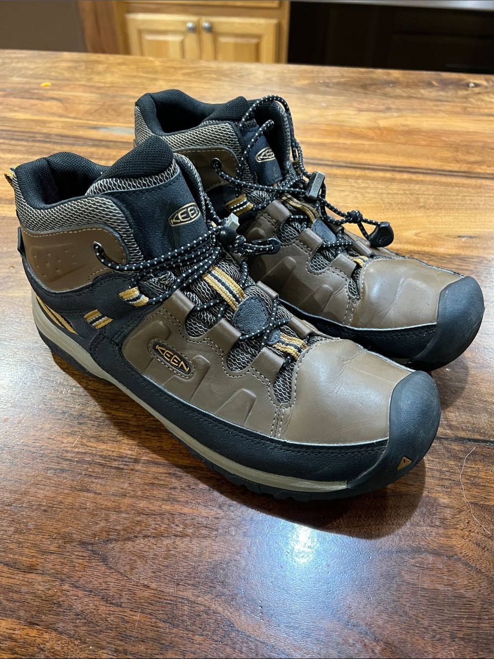 KEEN Kids Targhee Mid Waterproof Hiking Boots Brown Size 6 Youth (Women's 7.5)